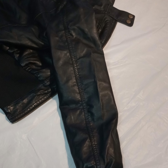 Kid Amor jacket size (S) used but like New - Picture 13 of 15